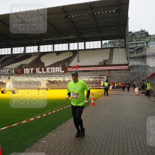 07.12.2025 - St. Pauli X-Mass-Run No. 15 Fabian Wolf http://msf.ph/oto/9425456 07.12.2025 12:15:11 Ziel 3142, 3178, 3712 meine-sportfotos.de
