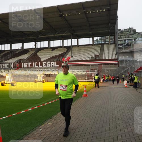 07.12.2025 - St. Pauli X-Mass-Run No. 15 Fabian Wolf http://msf.ph/oto/9425457 07.12.2025 12:15:12 Ziel 3142, 3178, 3712 meine-sportfotos.de