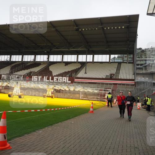 07.12.2025 - St. Pauli X-Mass-Run No. 15 Fabian Wolf http://msf.ph/oto/9425458 07.12.2025 12:15:22 Ziel 3142, 3178 meine-sportfotos.de