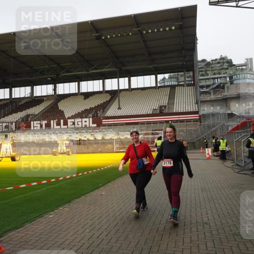 07.12.2025 - St. Pauli X-Mass-Run No. 15 Fabian Wolf http://msf.ph/oto/9425459 07.12.2025 12:15:26 Ziel 3142, 3178 meine-sportfotos.de