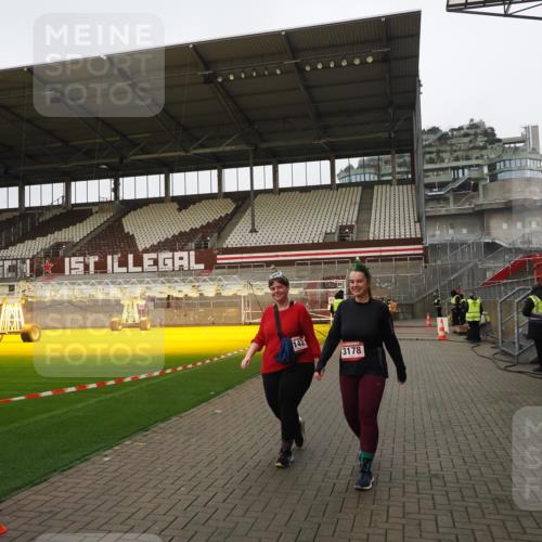 07.12.2025 - St. Pauli X-Mass-Run No. 15 Fabian Wolf http://msf.ph/oto/9425460 07.12.2025 12:15:27 Ziel 3142, 3178 meine-sportfotos.de