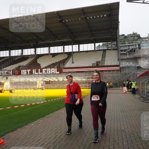 07.12.2025 - St. Pauli X-Mass-Run No. 15 Fabian Wolf http://msf.ph/oto/9425462 07.12.2025 12:15:27 Ziel 3142, 3178 meine-sportfotos.de