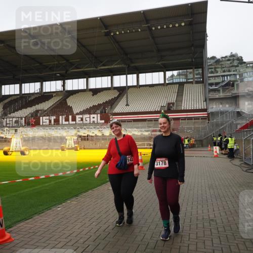 07.12.2025 - St. Pauli X-Mass-Run No. 15 Fabian Wolf http://msf.ph/oto/9425463 07.12.2025 12:15:27 Ziel 3142, 3178 meine-sportfotos.de