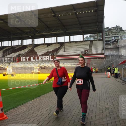 07.12.2025 - St. Pauli X-Mass-Run No. 15 Fabian Wolf http://msf.ph/oto/9425464 07.12.2025 12:15:28 Ziel 3142, 3178 meine-sportfotos.de