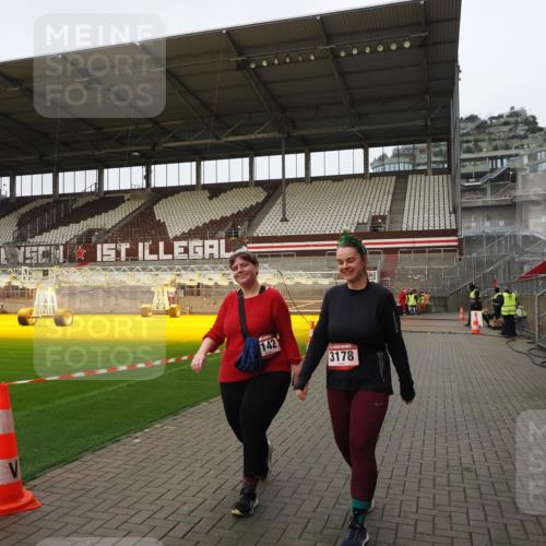 07.12.2025 - St. Pauli X-Mass-Run No. 15 Fabian Wolf http://msf.ph/oto/9425465 07.12.2025 12:15:28 Ziel 3142, 3178 meine-sportfotos.de