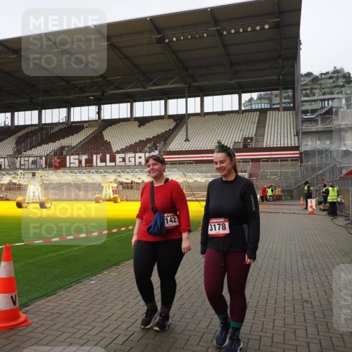 07.12.2025 - St. Pauli X-Mass-Run No. 15 Fabian Wolf http://msf.ph/oto/9425466 07.12.2025 12:15:28 Ziel 3142, 3178 meine-sportfotos.de