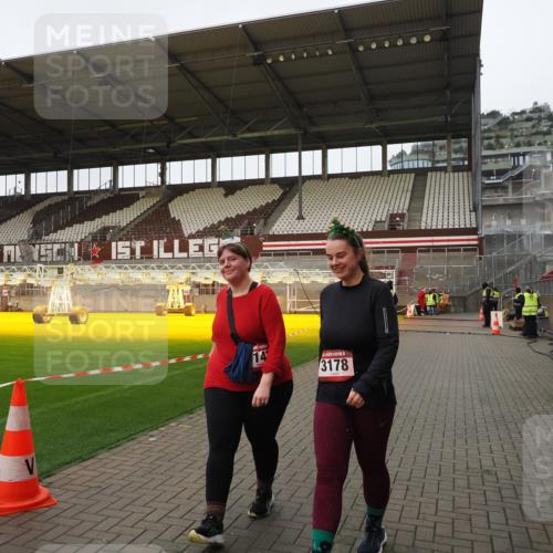 07.12.2025 - St. Pauli X-Mass-Run No. 15 Fabian Wolf http://msf.ph/oto/9425467 07.12.2025 12:15:28 Ziel 3142, 3178 meine-sportfotos.de