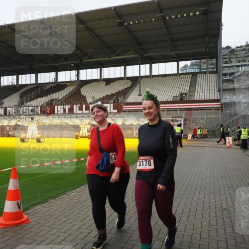 07.12.2025 - St. Pauli X-Mass-Run No. 15 Fabian Wolf http://msf.ph/oto/9425468 07.12.2025 12:15:28 Ziel 3142, 3178 meine-sportfotos.de