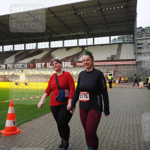 07.12.2025 - St. Pauli X-Mass-Run No. 15 Fabian Wolf http://msf.ph/oto/9425469 07.12.2025 12:15:29 Ziel 3142, 3178 meine-sportfotos.de
