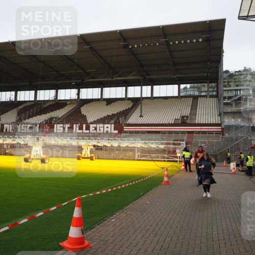 07.12.2025 - St. Pauli X-Mass-Run No. 15 Fabian Wolf http://msf.ph/oto/9425471 07.12.2025 12:15:59 Ziel  meine-sportfotos.de