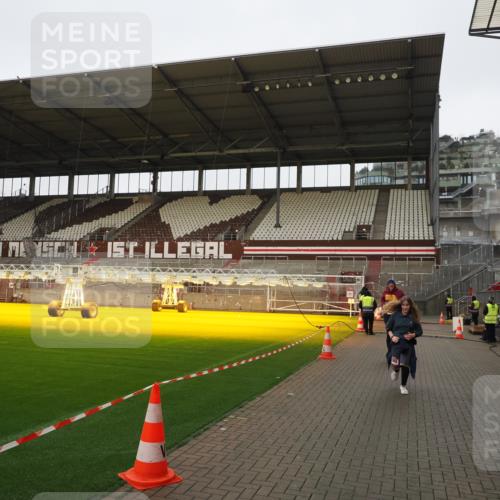 07.12.2025 - St. Pauli X-Mass-Run No. 15 Fabian Wolf http://msf.ph/oto/9425472 07.12.2025 12:15:59 Ziel  meine-sportfotos.de