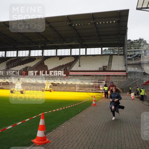 07.12.2025 - St. Pauli X-Mass-Run No. 15 Fabian Wolf http://msf.ph/oto/9425473 07.12.2025 12:16:00 Ziel  meine-sportfotos.de