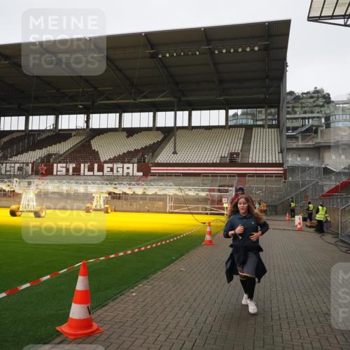 07.12.2025 - St. Pauli X-Mass-Run No. 15 Fabian Wolf http://msf.ph/oto/9425475 07.12.2025 12:16:00 Ziel  meine-sportfotos.de