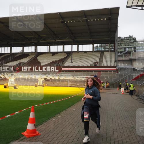07.12.2025 - St. Pauli X-Mass-Run No. 15 Fabian Wolf http://msf.ph/oto/9425477 07.12.2025 12:16:01 Ziel  meine-sportfotos.de