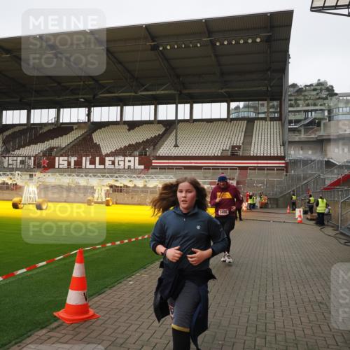 07.12.2025 - St. Pauli X-Mass-Run No. 15 Fabian Wolf http://msf.ph/oto/9425479 07.12.2025 12:16:01 Ziel  meine-sportfotos.de
