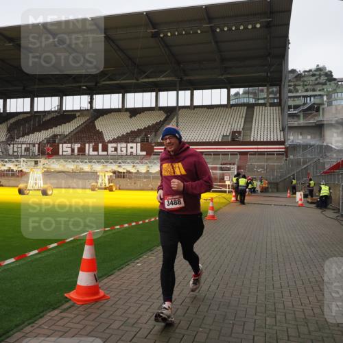 07.12.2025 - St. Pauli X-Mass-Run No. 15 Fabian Wolf http://msf.ph/oto/9425483 07.12.2025 12:16:03 Ziel  meine-sportfotos.de