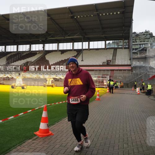 07.12.2025 - St. Pauli X-Mass-Run No. 15 Fabian Wolf http://msf.ph/oto/9425484 07.12.2025 12:16:03 Ziel  meine-sportfotos.de