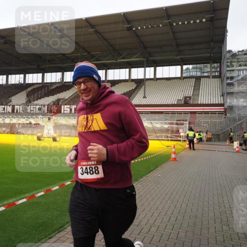 07.12.2025 - St. Pauli X-Mass-Run No. 15 Fabian Wolf http://msf.ph/oto/9425487 07.12.2025 12:16:03 Ziel  meine-sportfotos.de