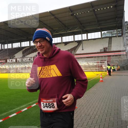 07.12.2025 - St. Pauli X-Mass-Run No. 15 Fabian Wolf http://msf.ph/oto/9425488 07.12.2025 12:16:04 Ziel  meine-sportfotos.de