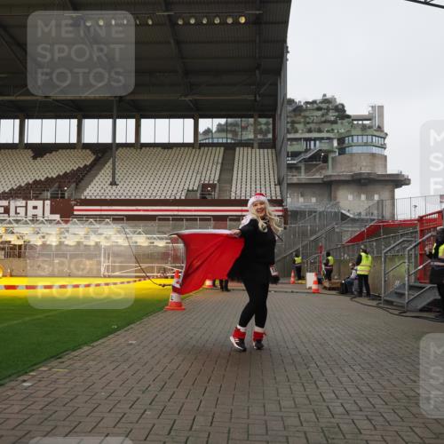 07.12.2025 - St. Pauli X-Mass-Run No. 15 Fabian Wolf http://msf.ph/oto/9425490 07.12.2025 12:16:26 Ziel 1883 meine-sportfotos.de