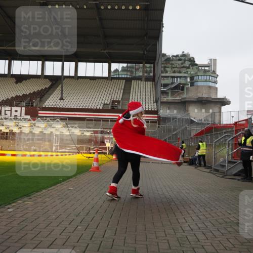 07.12.2025 - St. Pauli X-Mass-Run No. 15 Fabian Wolf http://msf.ph/oto/9425493 07.12.2025 12:16:26 Ziel 1883 meine-sportfotos.de