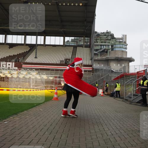 07.12.2025 - St. Pauli X-Mass-Run No. 15 Fabian Wolf http://msf.ph/oto/9425494 07.12.2025 12:16:27 Ziel 1883 meine-sportfotos.de