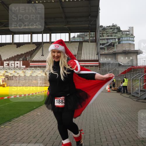 07.12.2025 - St. Pauli X-Mass-Run No. 15 Fabian Wolf http://msf.ph/oto/9425500 07.12.2025 12:16:28 Ziel 1883 meine-sportfotos.de