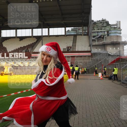 07.12.2025 - St. Pauli X-Mass-Run No. 15 Fabian Wolf http://msf.ph/oto/9425504 07.12.2025 12:16:29 Ziel 1883 meine-sportfotos.de
