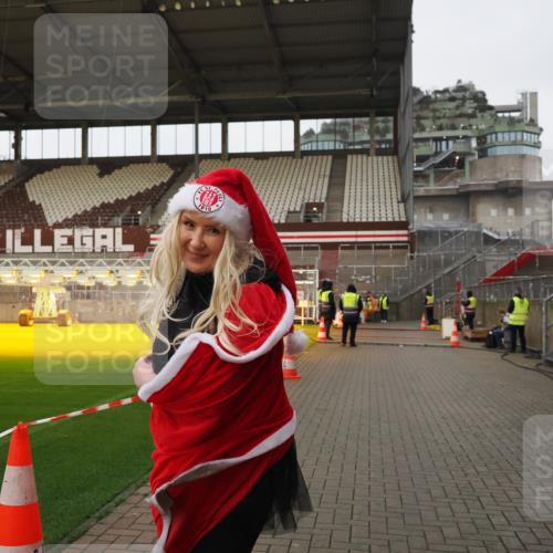07.12.2025 - St. Pauli X-Mass-Run No. 15 Fabian Wolf http://msf.ph/oto/9425505 07.12.2025 12:16:29 Ziel 1883 meine-sportfotos.de