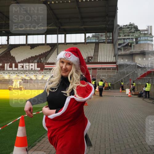 07.12.2025 - St. Pauli X-Mass-Run No. 15 Fabian Wolf http://msf.ph/oto/9425506 07.12.2025 12:16:29 Ziel 1883 meine-sportfotos.de