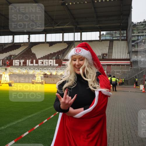 07.12.2025 - St. Pauli X-Mass-Run No. 15 Fabian Wolf http://msf.ph/oto/9425511 07.12.2025 12:16:30 Ziel 1883 meine-sportfotos.de