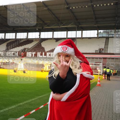 07.12.2025 - St. Pauli X-Mass-Run No. 15 Fabian Wolf http://msf.ph/oto/9425513 07.12.2025 12:16:31 Ziel 1883 meine-sportfotos.de