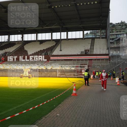 07.12.2025 - St. Pauli X-Mass-Run No. 15 Fabian Wolf http://msf.ph/oto/9425521 07.12.2025 12:16:59 Ziel 4325 meine-sportfotos.de