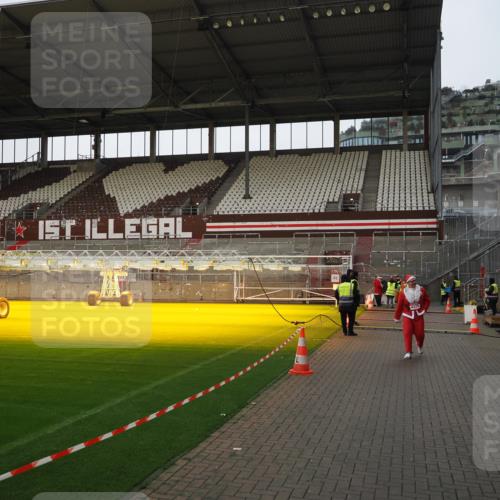 07.12.2025 - St. Pauli X-Mass-Run No. 15 Fabian Wolf http://msf.ph/oto/9425522 07.12.2025 12:16:59 Ziel 4325 meine-sportfotos.de