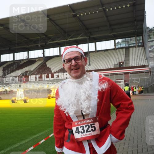 07.12.2025 - St. Pauli X-Mass-Run No. 15 Fabian Wolf http://msf.ph/oto/9425536 07.12.2025 12:17:07 Ziel 4325 meine-sportfotos.de