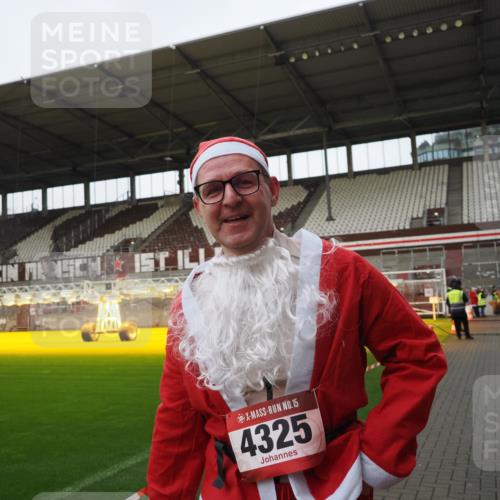 07.12.2025 - St. Pauli X-Mass-Run No. 15 Fabian Wolf http://msf.ph/oto/9425537 07.12.2025 12:17:07 Ziel 4325 meine-sportfotos.de