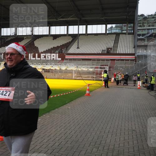 07.12.2025 - St. Pauli X-Mass-Run No. 15 Fabian Wolf http://msf.ph/oto/9425549 07.12.2025 12:17:32 Ziel 3427, 3866, 3868, 4014, 4015 meine-sportfotos.de