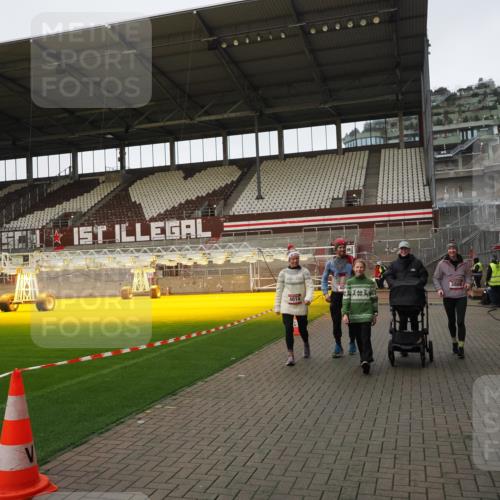 07.12.2025 - St. Pauli X-Mass-Run No. 15 Fabian Wolf http://msf.ph/oto/9425550 07.12.2025 12:17:45 Ziel 3866, 3868, 4014, 4015 meine-sportfotos.de