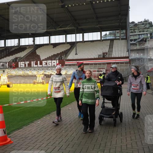 07.12.2025 - St. Pauli X-Mass-Run No. 15 Fabian Wolf http://msf.ph/oto/9425551 07.12.2025 12:17:48 Ziel 3866, 3868, 4014, 4015 meine-sportfotos.de