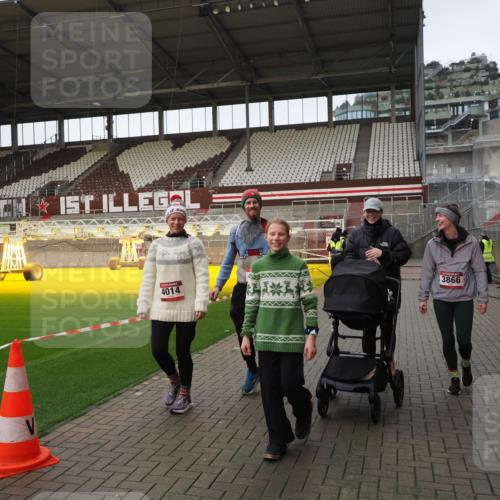 07.12.2025 - St. Pauli X-Mass-Run No. 15 Fabian Wolf http://msf.ph/oto/9425553 07.12.2025 12:17:48 Ziel 3866, 3868, 4014, 4015 meine-sportfotos.de