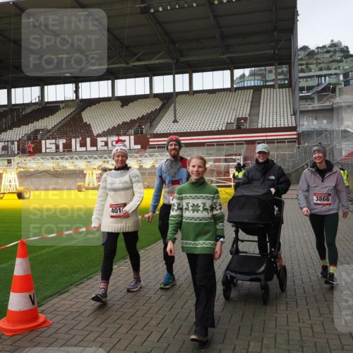 07.12.2025 - St. Pauli X-Mass-Run No. 15 Fabian Wolf http://msf.ph/oto/9425554 07.12.2025 12:17:48 Ziel 3866, 3868, 4014, 4015 meine-sportfotos.de