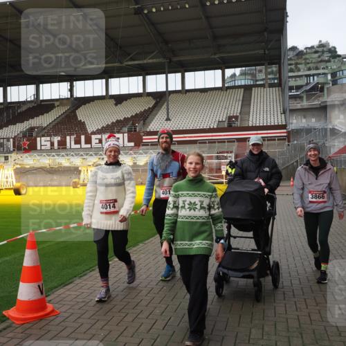 07.12.2025 - St. Pauli X-Mass-Run No. 15 Fabian Wolf http://msf.ph/oto/9425555 07.12.2025 12:17:48 Ziel 3866, 3868, 4014, 4015 meine-sportfotos.de