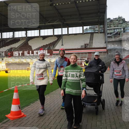 07.12.2025 - St. Pauli X-Mass-Run No. 15 Fabian Wolf http://msf.ph/oto/9425556 07.12.2025 12:17:49 Ziel 3866, 4014, 4015 meine-sportfotos.de