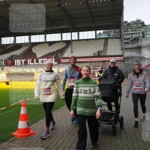 07.12.2025 - St. Pauli X-Mass-Run No. 15 Fabian Wolf http://msf.ph/oto/9425557 07.12.2025 12:17:49 Ziel 3866, 4014, 4015 meine-sportfotos.de