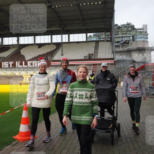 07.12.2025 - St. Pauli X-Mass-Run No. 15 Fabian Wolf http://msf.ph/oto/9425559 07.12.2025 12:17:49 Ziel 3866, 4014, 4015 meine-sportfotos.de