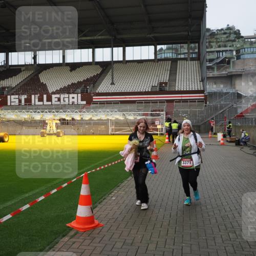 07.12.2025 - St. Pauli X-Mass-Run No. 15 Fabian Wolf http://msf.ph/oto/9425573 07.12.2025 12:18:57 Ziel 3371, 3373 meine-sportfotos.de