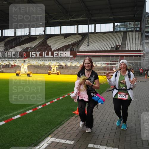 07.12.2025 - St. Pauli X-Mass-Run No. 15 Fabian Wolf http://msf.ph/oto/9425578 07.12.2025 12:18:58 Ziel 3371, 3373 meine-sportfotos.de