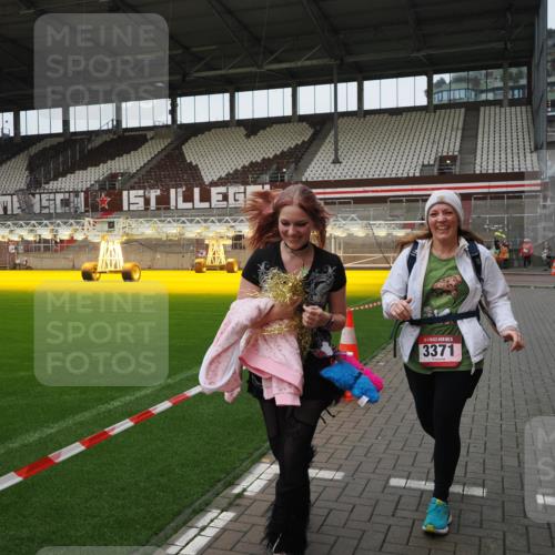 07.12.2025 - St. Pauli X-Mass-Run No. 15 Fabian Wolf http://msf.ph/oto/9425581 07.12.2025 12:18:59 Ziel 3371, 3373 meine-sportfotos.de