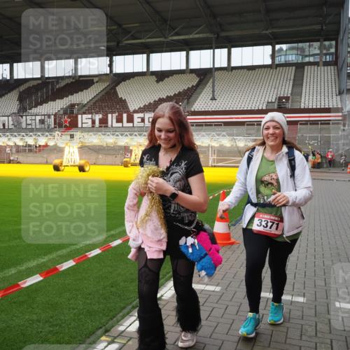 07.12.2025 - St. Pauli X-Mass-Run No. 15 Fabian Wolf http://msf.ph/oto/9425582 07.12.2025 12:18:59 Ziel 3371, 3373 meine-sportfotos.de