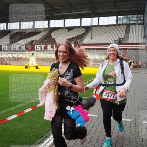 07.12.2025 - St. Pauli X-Mass-Run No. 15 Fabian Wolf http://msf.ph/oto/9425583 07.12.2025 12:18:59 Ziel 3371, 3373 meine-sportfotos.de